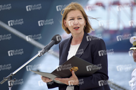 Ankunft von Schiffen der Deutschen Marine in Tokio