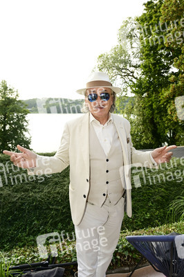 Landpartie Sommerfest mit Julian F.M. Stoeckel in Buckow