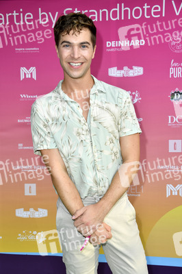 Landpartie Sommerfest mit Julian F.M. Stoeckel in Buckow