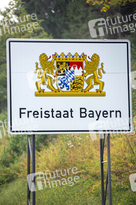 Symbolfoto Verkehrstafel Bundesland