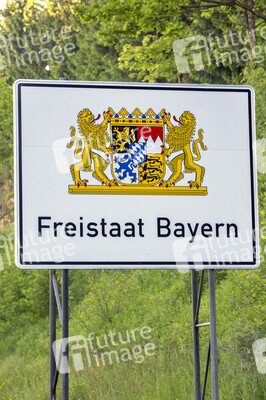 Symbolfoto Verkehrstafel Bundesland