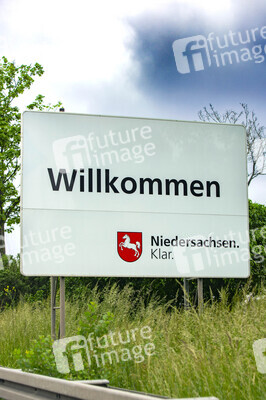 Symbolfoto Verkehrstafel Bundesland