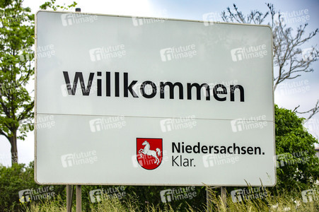 Symbolfoto Verkehrstafel Bundesland