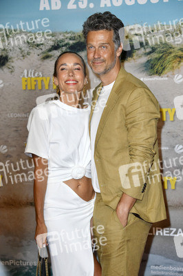 Filmpremiere 'Alles Fifty Fifty' in Berlin