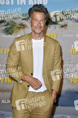 Filmpremiere 'Alles Fifty Fifty' in Berlin