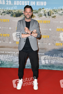 Filmpremiere 'Alles Fifty Fifty' in Berlin