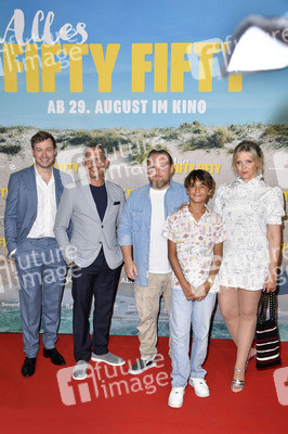 Filmpremiere 'Alles Fifty Fifty' in Berlin