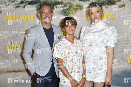 Filmpremiere 'Alles Fifty Fifty' in Berlin