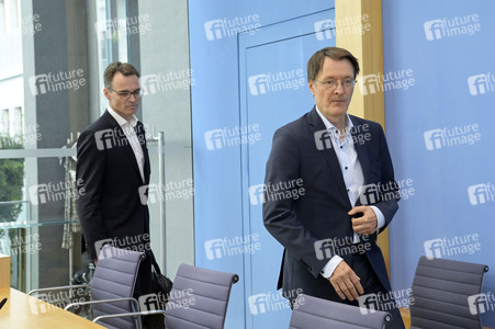 Bundespressekonferenz Gesundes-Herz-Gesetz in Berlin