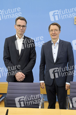 Bundespressekonferenz Gesundes-Herz-Gesetz in Berlin