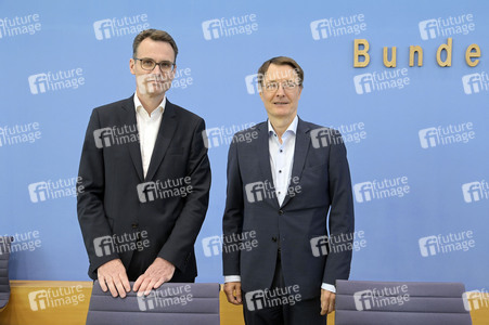 Bundespressekonferenz Gesundes-Herz-Gesetz in Berlin
