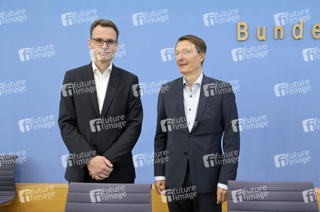 Bundespressekonferenz Gesundes-Herz-Gesetz in Berlin