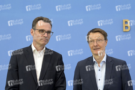 Bundespressekonferenz Gesundes-Herz-Gesetz in Berlin