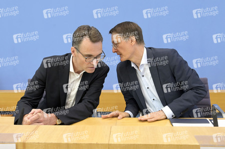 Bundespressekonferenz Gesundes-Herz-Gesetz in Berlin