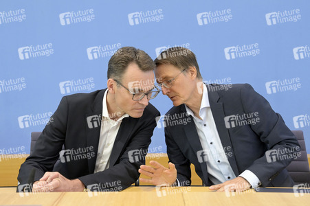 Bundespressekonferenz Gesundes-Herz-Gesetz in Berlin