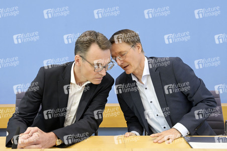 Bundespressekonferenz Gesundes-Herz-Gesetz in Berlin
