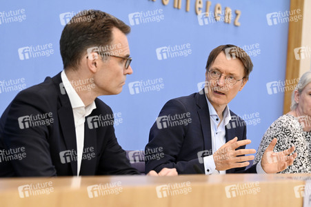 Bundespressekonferenz Gesundes-Herz-Gesetz in Berlin