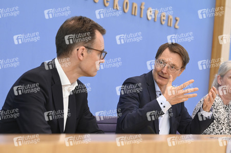Bundespressekonferenz Gesundes-Herz-Gesetz in Berlin