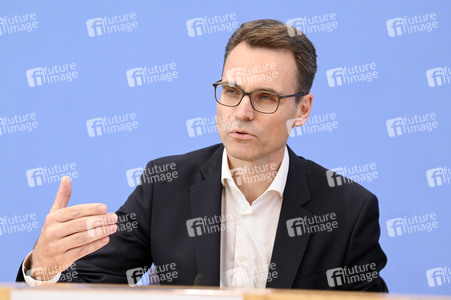 Bundespressekonferenz Gesundes-Herz-Gesetz in Berlin