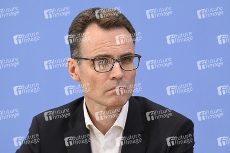 Bundespressekonferenz Gesundes-Herz-Gesetz in Berlin