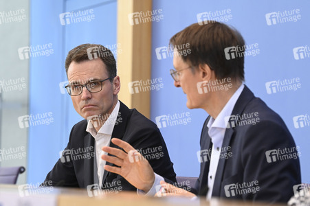 Bundespressekonferenz Gesundes-Herz-Gesetz in Berlin