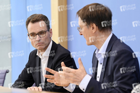 Bundespressekonferenz Gesundes-Herz-Gesetz in Berlin