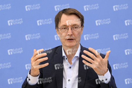 Bundespressekonferenz Gesundes-Herz-Gesetz in Berlin