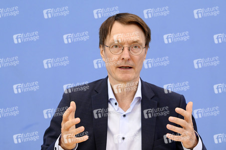 Bundespressekonferenz Gesundes-Herz-Gesetz in Berlin