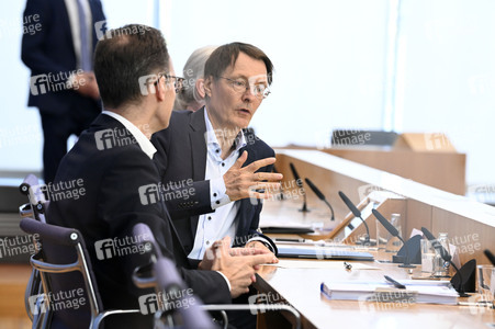 Bundespressekonferenz Gesundes-Herz-Gesetz in Berlin