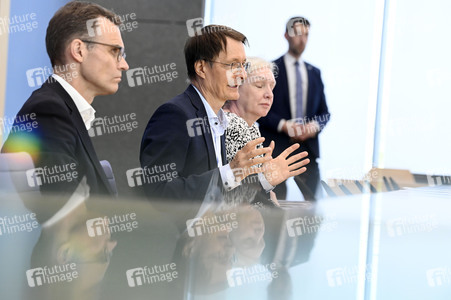 Bundespressekonferenz Gesundes-Herz-Gesetz in Berlin