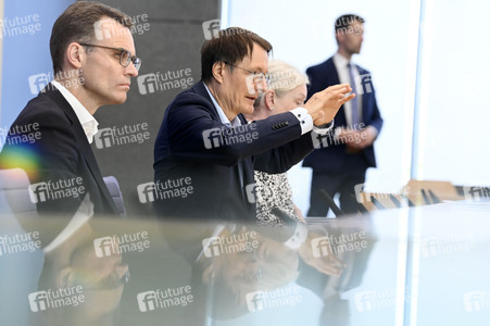 Bundespressekonferenz Gesundes-Herz-Gesetz in Berlin