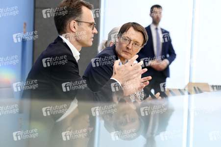 Bundespressekonferenz Gesundes-Herz-Gesetz in Berlin