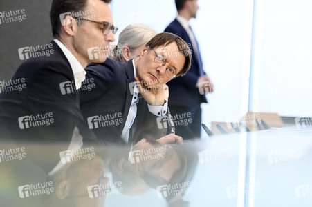 Bundespressekonferenz Gesundes-Herz-Gesetz in Berlin