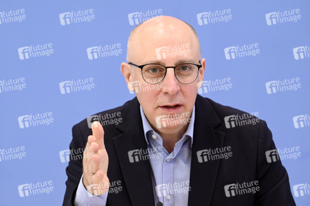 Bundespressekonferenz Wirtschaftsschutzbericht in Berlin