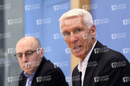 Bundespressekonferenz Wirtschaftsschutzbericht in Berlin