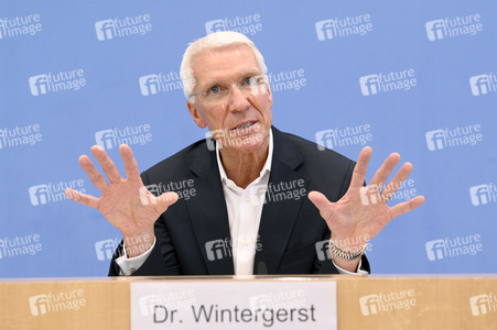 Bundespressekonferenz Wirtschaftsschutzbericht in Berlin