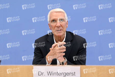 Bundespressekonferenz Wirtschaftsschutzbericht in Berlin