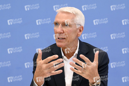 Bundespressekonferenz Wirtschaftsschutzbericht in Berlin