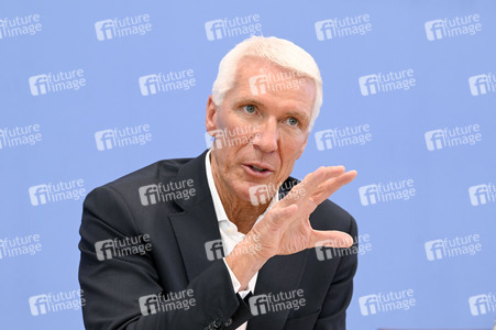 Bundespressekonferenz Wirtschaftsschutzbericht in Berlin