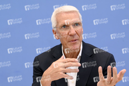 Bundespressekonferenz Wirtschaftsschutzbericht in Berlin