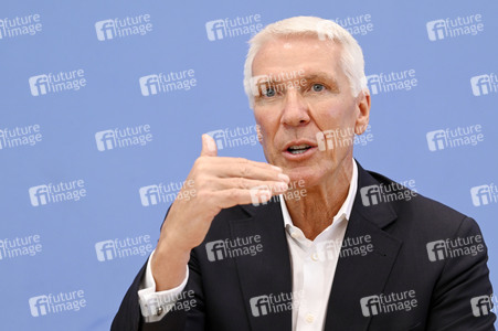 Bundespressekonferenz Wirtschaftsschutzbericht in Berlin