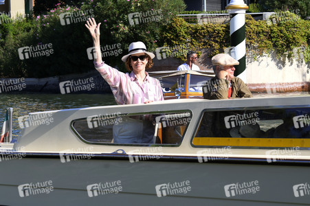 Abfahrt von Sigourney Weaver am Hotel Excelsior, Internationale Filmfestspiele von Venedig 2024