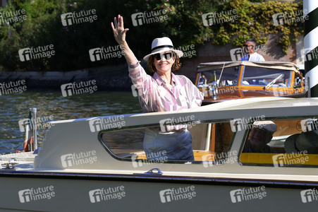 Abfahrt von Sigourney Weaver am Hotel Excelsior, Internationale Filmfestspiele von Venedig 2024