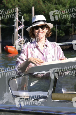 Abfahrt von Sigourney Weaver am Hotel Excelsior, Internationale Filmfestspiele von Venedig 2024