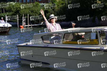 Abfahrt von Sigourney Weaver am Hotel Excelsior, Internationale Filmfestspiele von Venedig 2024