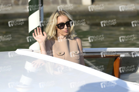 Abfahrt von Paul Kircher und Ludivine Sagnier vom Hotel Excelsior, Internationale Filmfestspiele von Venedig 2024