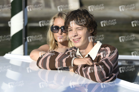 Abfahrt von Paul Kircher und Ludivine Sagnier vom Hotel Excelsior, Internationale Filmfestspiele von Venedig 2024