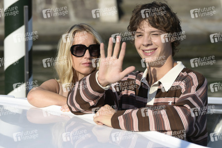 Abfahrt von Paul Kircher und Ludivine Sagnier vom Hotel Excelsior, Internationale Filmfestspiele von Venedig 2024