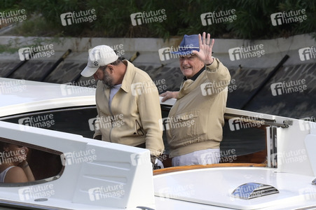 Abfahrt  von Claude Lelouch und Kaddour Merad vom Hotel Excelsior, Internationale Filmfestspiele von Venedig 2024