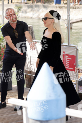 Ankunft von Todd Phillips, Lady Gaga und Joaquin Phoenix am Palazzo del Cinema, Internationale Filmfestspiele von Venedig 2024